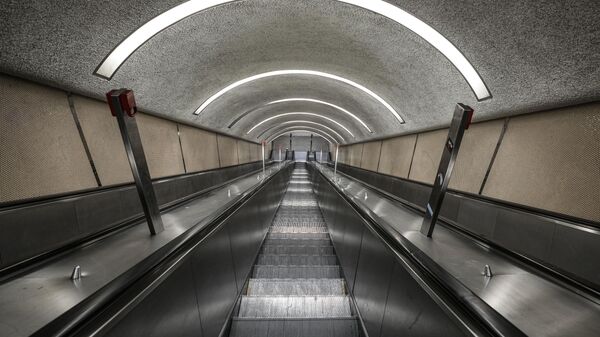 Pokretne stepenice u metrou - Sputnik Srbija