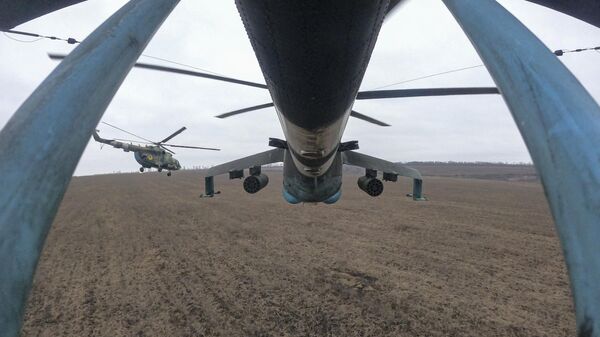 Украјински војни хеликоптери лете изнад ДНР - Sputnik Србија