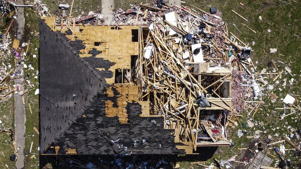 Vid s vozduha na razrušennый tornado dom v Rolling-Fork, štat Missisipi, SŠA - Sputnik Srbija
