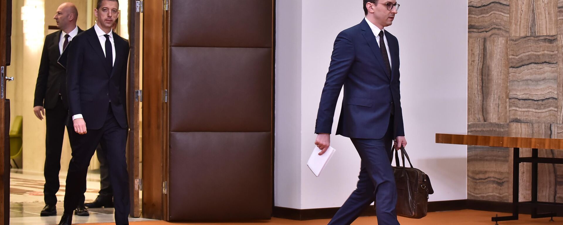 Petar Petković i Marko Đurić ulaze u press salu - Sputnik Srbija, 1920, 23.07.2025