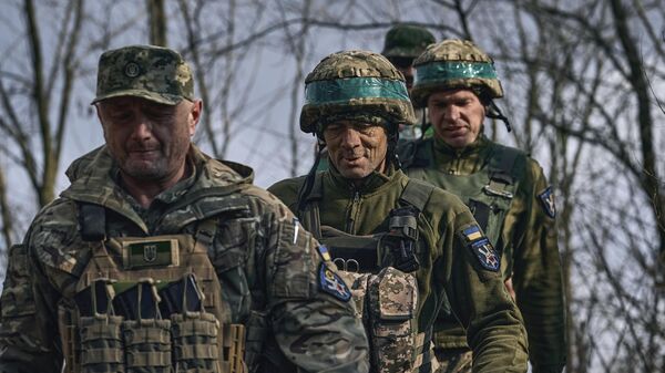 Украјнски војници на контакт линији у близини Артјомовска (Бахмута) - Sputnik Србија