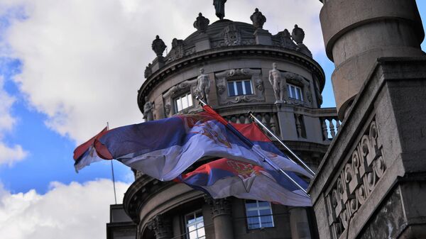 Zastave Srbije na zgradi Vlade Srbije i Ministarstva spoljnih poslova - Sputnik Srbija