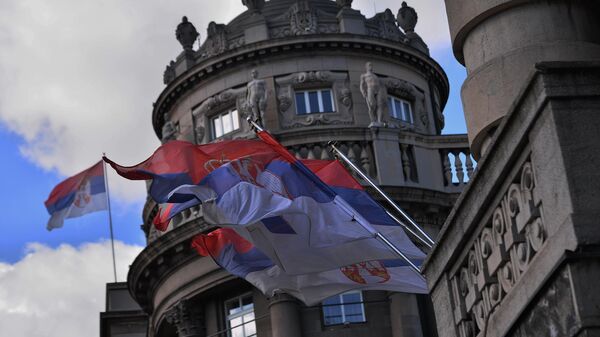 Srpske zastave na zgradi Vlade Srbije i Ministarstva spoljnih poslova - Sputnik Srbija