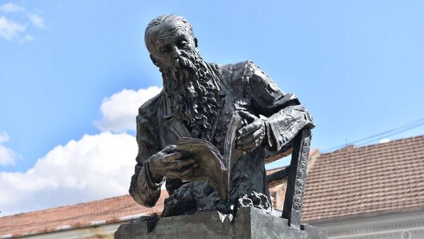 U Vršcu otkriven spomenik čuvenom ruskom slavisti Nikiti Tolstoju. - Sputnik Srbija