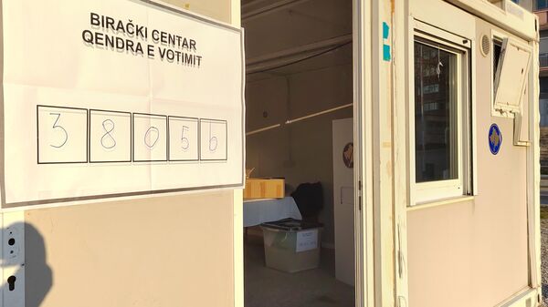 Контејнер за гласање на локалним изборима на северу Косова и Метохије - Sputnik Србија