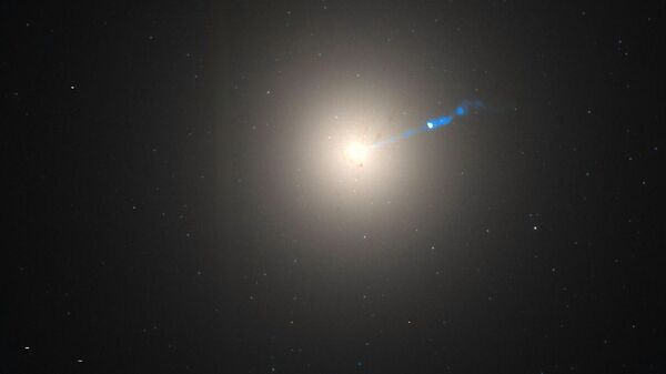 Галаксија Месје 87 (М87) и црна рупа у њеном средишту - Sputnik Србија