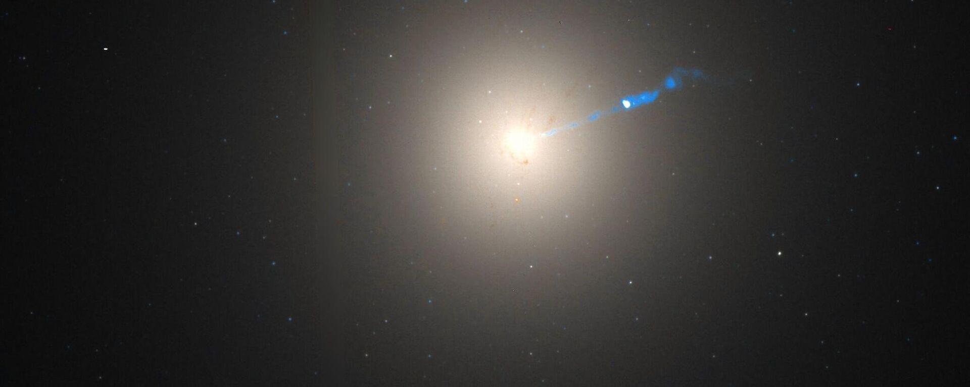 Галаксија Месје 87 (М87) и црна рупа у њеном средишту - Sputnik Србија, 1920, 26.04.2023