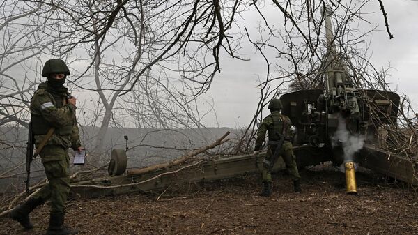 Artiljerci pucaju iz haubice Msta B u zoni specijalne vojne operacije - Sputnik Srbija