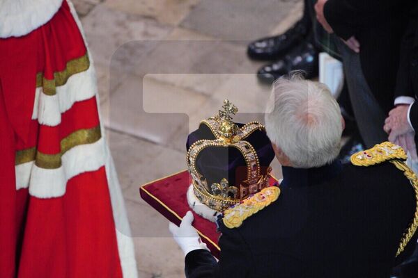Круна Светог Едварда током церемоније крунисања краља Чарлса. - Sputnik Србија