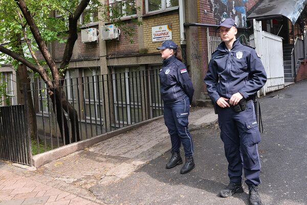 Све школе у Београду покривене су са по два полицијска службеника у обе смене - Sputnik Србија