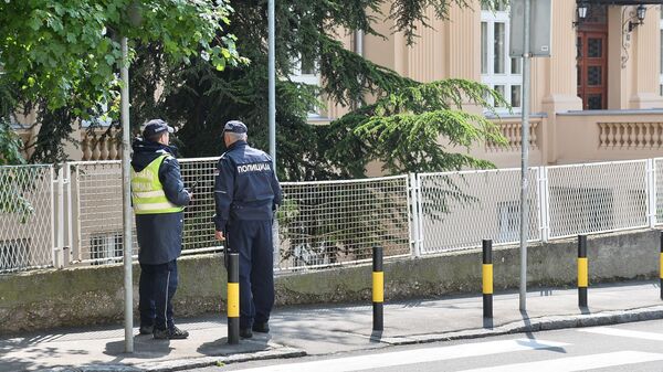 Поред школских полицајаца, приметно је присуство и саобраћајних полицајаца који се старају о безбедности деце у саобраћају    - Sputnik Србија
