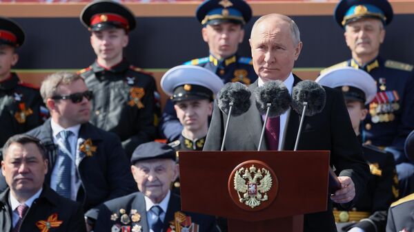 Председник Русије Владимир Путин на Паради победе у Москви - Sputnik Србија