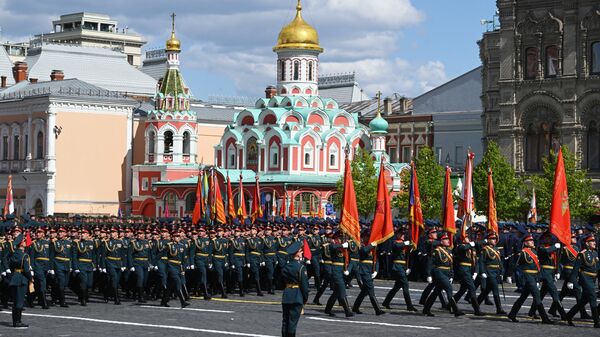 Vojnici paradnih posada na vojnoj paradi u čast 78. godišnjice pobede u Drugom svetskom ratu na Crvenom trgu u Moskvi. - Sputnik Srbija