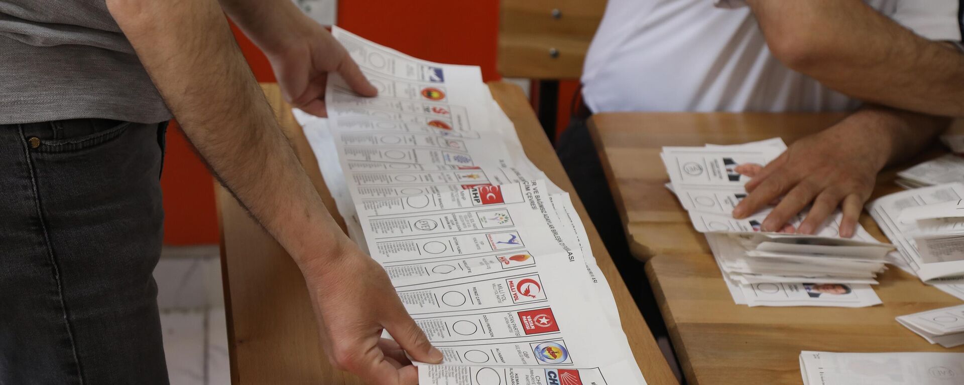 Пребројавање гласова на председничким и парламентарним изборима у Турској - Sputnik Србија, 1920, 15.05.2023