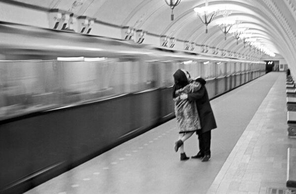 Поред своје лепоте, Московски метро представља важан вид превоза за локално становништво и туристе. - Sputnik Србија