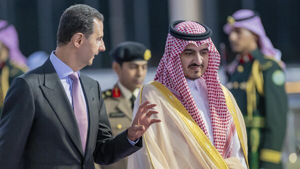 Председник Сирије Башар ал Асад по слетању на аеродром у Џеди, уочи Самита Арапске лиге - Sputnik Србија