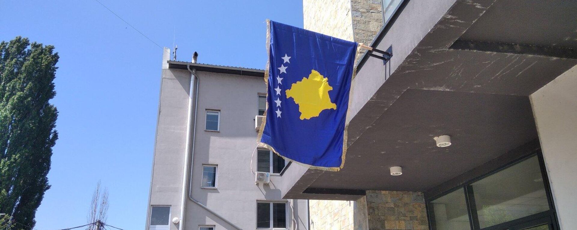 Na zgradi opštine u severnom delu Kosovske Mitrovice, jutros je postavljena nova zastava takozvanog Kosova - Sputnik Srbija, 1920, 29.05.2023