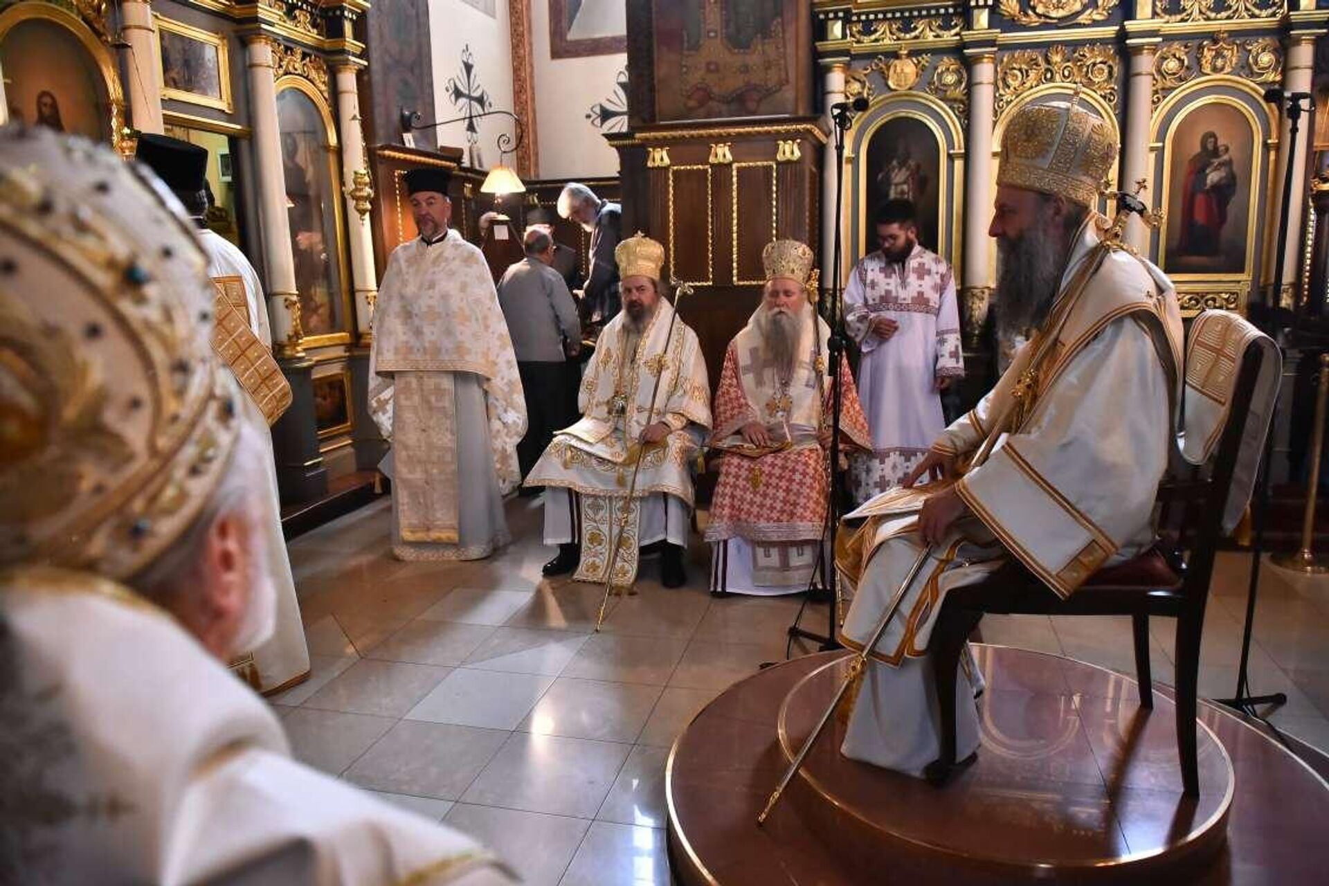Patrijarh Porfirije i sveštenstvo tokom arhijerejske liturgije u Vaznesenjskoj crkvi - Sputnik Srbija, 1920, 25.05.2023