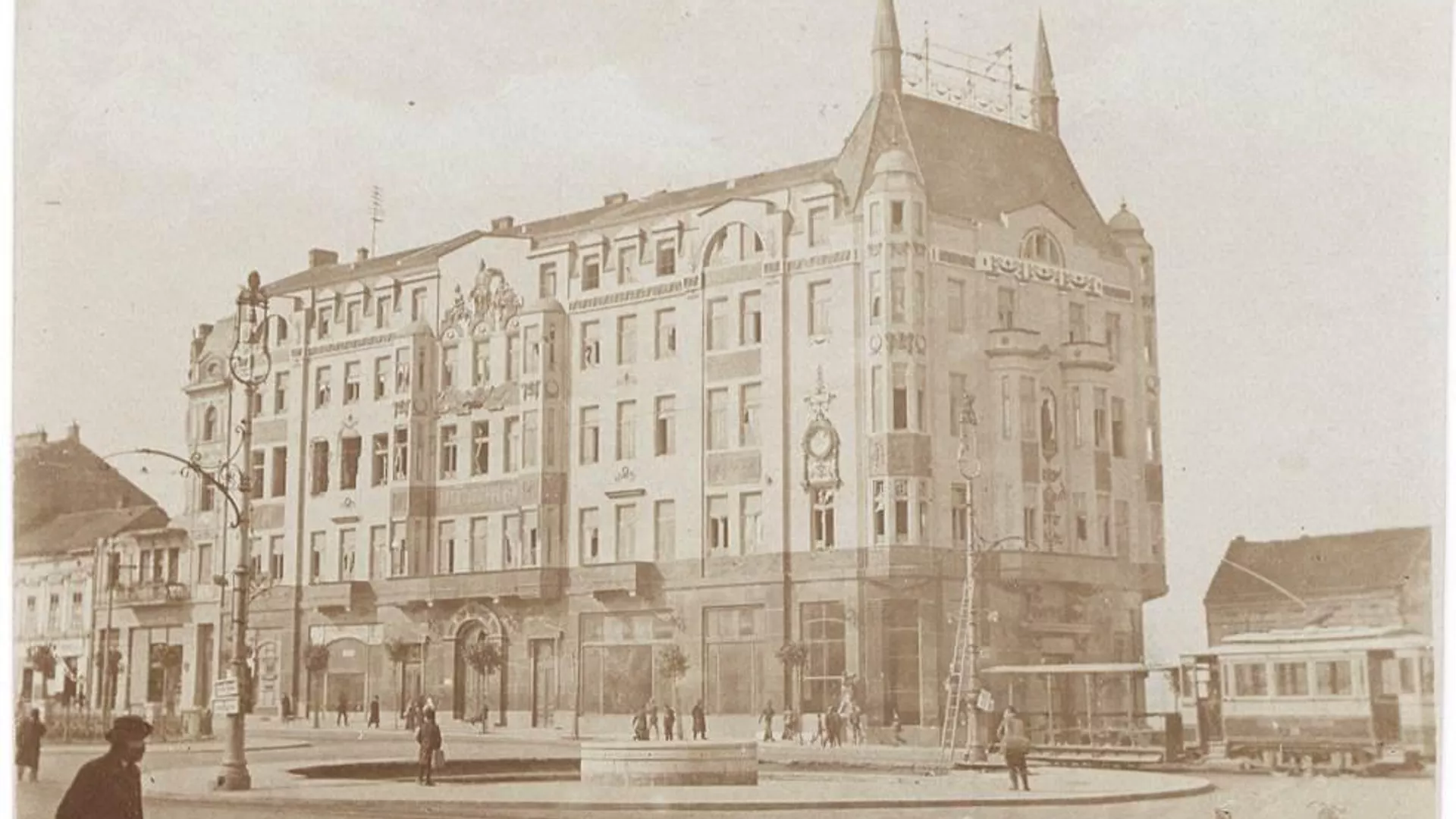莫斯科酒店，拱门。约万·伊尔基奇和 P. K. 伯格斯特雷瑟 - 人造卫星，1920 年，28.05.2023