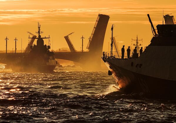 Бродови руске морнарице на реци Неви на проби параде у част Дана војно-морске флоте - Sputnik Србија