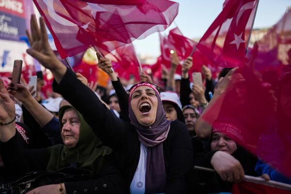 „Završili smo drugi krug predsedničkih izbora u korist naše nacije. Jedini pobednik ovih izbora je Turska, svih 85 miliona ljudi u našoj zemlji je pobedilo. Vaša volja je postala turska snaga, neuništiva sila“, rekao je Erdogan. - Sputnik Srbija