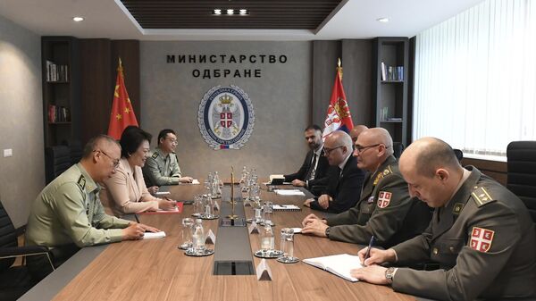 Potpredsednik Vlade i ministar odbrane Miloš Vučević sastao se sa ambasadorom Narodne Republike Kine Čen Bo - Sputnik Srbija