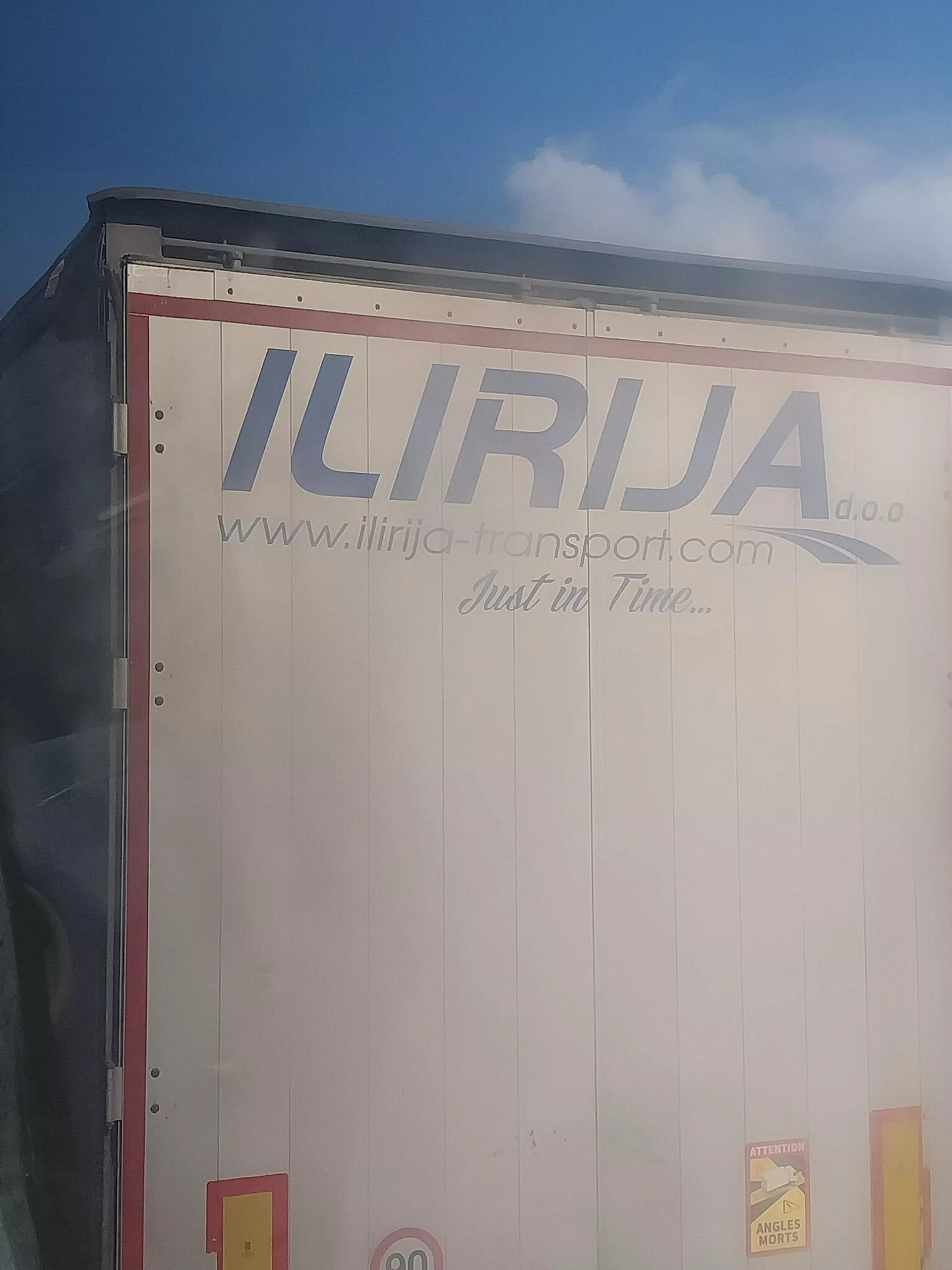 Саобраћај на путу ка Грачаници - Sputnik Србија, 1920, 30.05.2023