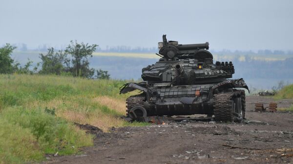 Uništeni tenk ukrajinske vojske u pravcu Artjomovska - Sputnik Srbija