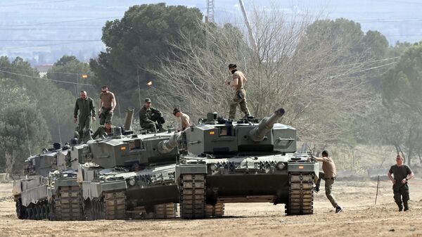 Ukrajinski vojnici tokom obuke na nemačkim tenkovima leopard - Sputnik Srbija