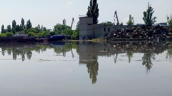 Частично затопленный район после обстрела Каховской ГЭС  - Sputnik Србија
