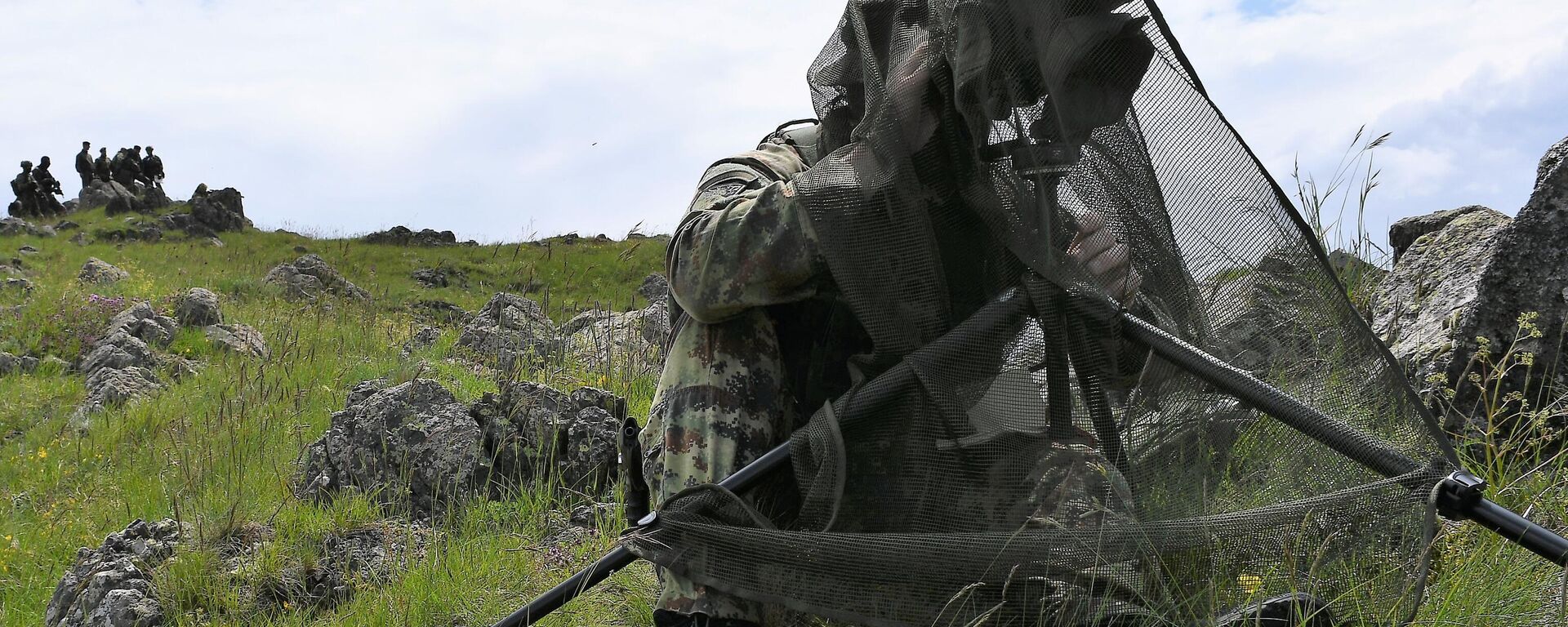 Начелник Генералштаба Војске Србије генерал Милан Мојсиловић приликом обиласка 72. специјалне бригаде - Sputnik Србија, 1920, 15.09.2024