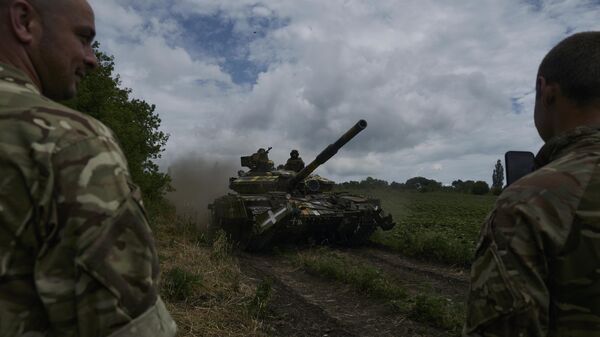 Ukrajinski vojnici na tenku u blizini Bahmuta (Artjomovska) - Sputnik Srbija