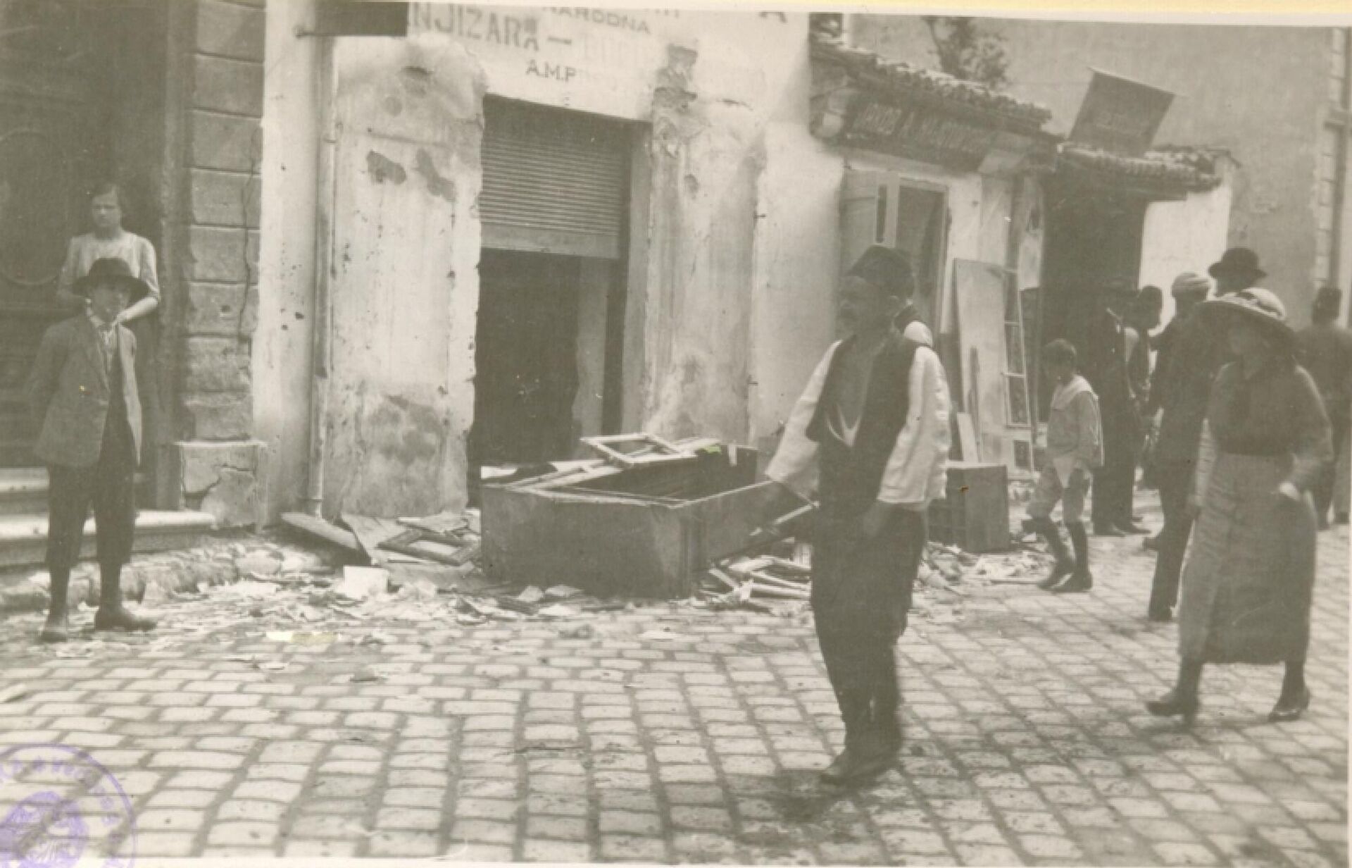 Demolirana Narodna knjižara A. Prcovića - uništna u neredima koji su usledili nakon atentata - Sputnik Srbija, 1920, 22.06.2023