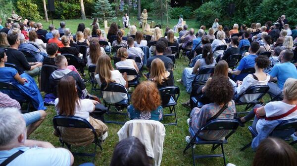 Performansom „Pesnici današnjice, glasovi sutrašnjice”  u Botaničkoj bašti „Jevremovac“ počinje 31. Beogradski letnji festival – Belef - Sputnik Srbija