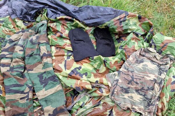 Оружје, муниција и маскирне униформе заплењени код миграната у близини Кањиже - Sputnik Србија