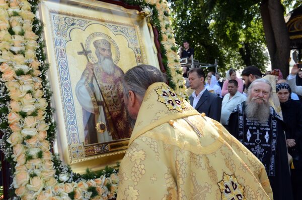 Ова велика светиња налази се у центру Кијева, на живописном месту – на обали реке Дњепар. Њена територија заузима више од двадесет хектара. У оквиру ње раде Кијевска богословија, Кијевска богословска академија и резиденција поглавара Украјинске православне цркве (УПЦ), која је самоуправна у саставу Московске патријаршије. - Sputnik Србија