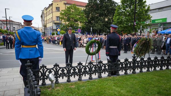Ministar unutrašnjih poslova Srbije Bratislav Gašić položio je venac na Spomenik kosovskim junacima u Kruševcu povodom obeležavanja Vidovdana - Sputnik Srbija