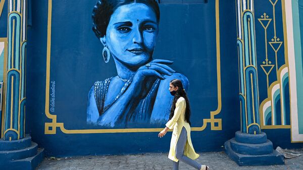 Стена с изображением болливудской актрисы Сулочана, Нью-Дели, Индия - Sputnik Србија