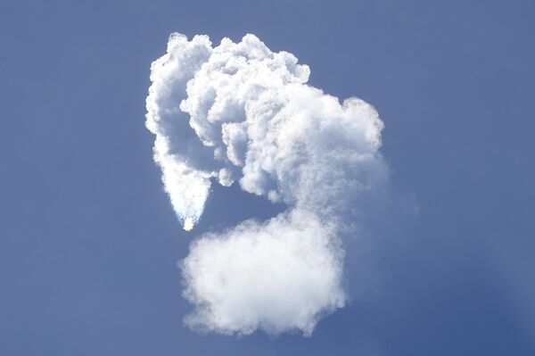 Raketa „Spejs Iksa“ „falkon 9“, sa svemirskim teleskopom Evropske svemirske agencije Euklid, poleće sa podmetača 40 na stanici u Floridi. - Sputnik Srbija