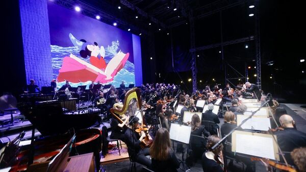 Дизни фантазија на Ушћу: Београдска филхармонија одржала концерт пред 20.000 људи на отвореном - Sputnik Србија