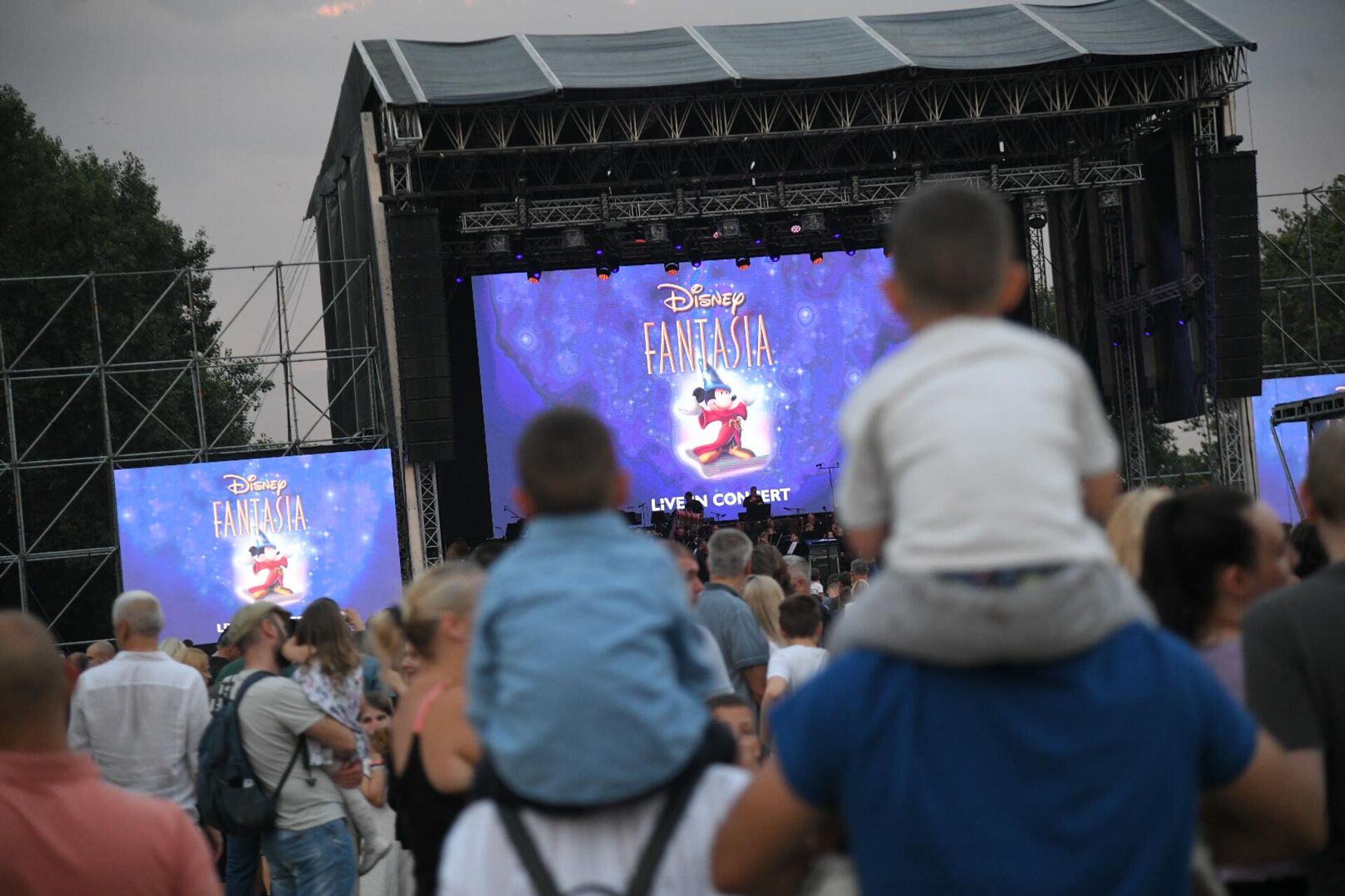 Spektaklu Beogradska filharmonije na Ušću uživali i najmlađi Spektaklu Beogradska filharmonije na Ušću uživali i najmlađi - Sputnik Srbija, 1920, 03.07.2023