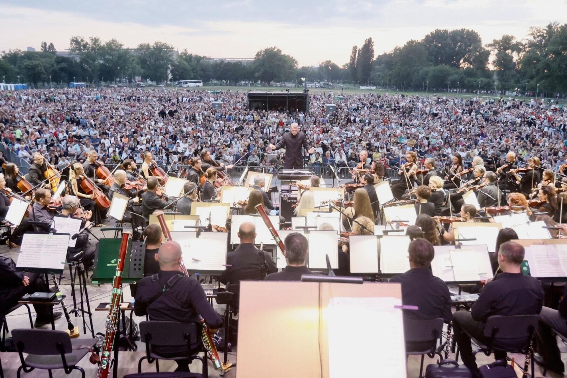 Koncertu Beogradske filharmonije prisustvovalo oko 20.000 ljudi Koncertu Beogradske filharmonije prisustvovalo oko 20.000 ljudi - Sputnik Srbija, 1920, 03.07.2023