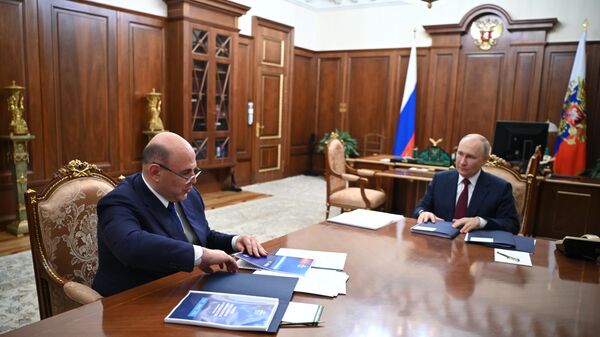 Ruski predsednik Vladimir Putin na sastansku sa premijerom Mihailom Mišustinom u Kremlju - Sputnik Srbija