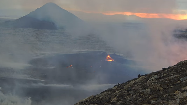 Erupcija vulkana Rejkjanes na Islandu, u blizini Rejkjavika - Sputnik Srbija