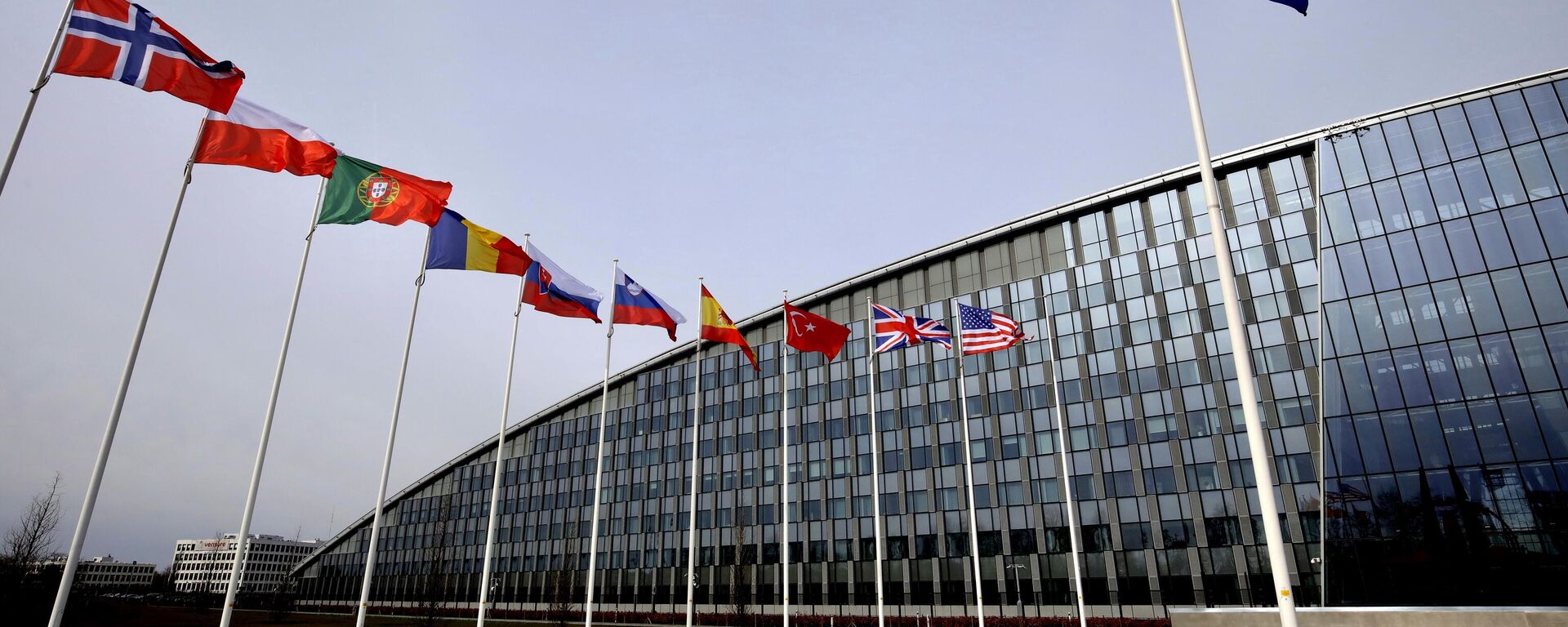 Zastave zemalja-članica NATO-a ispred sedišta alijanse u Briselu - Sputnik Srbija, 1920, 15.08.2023
