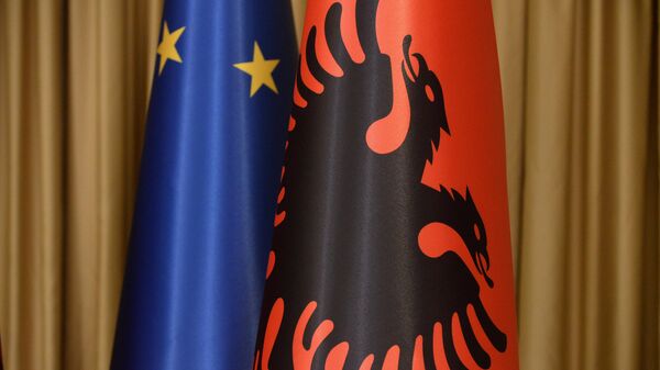 Застава ЕУ и Албаније - Sputnik Србија