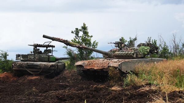 Тенкови Т-80 у зони специјалне војне операције - Sputnik Србија