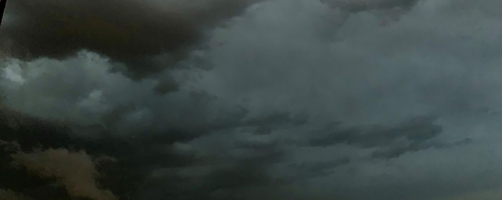 Небо изнад Београда током олује - Sputnik Србија, 1920, 26.03.2026