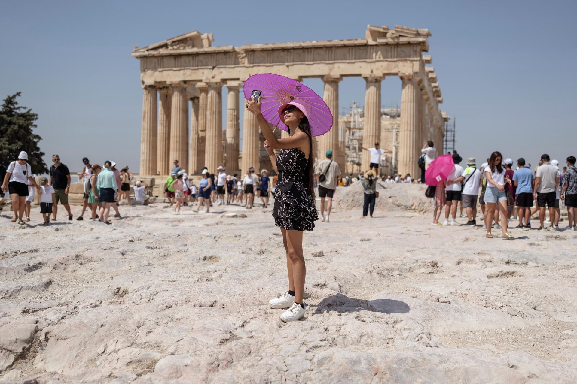 Turisti na Akropolju u Atini - Sputnik Srbija, 1920, 22.07.2023