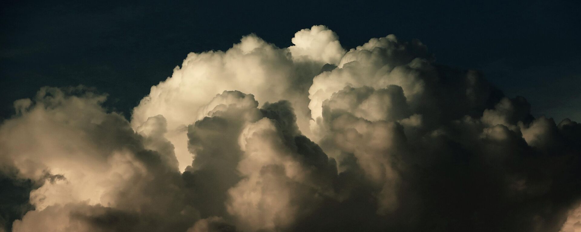 Oblaci - Sputnik Srbija, 1920, 25.07.2023